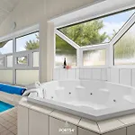 Poolhaus